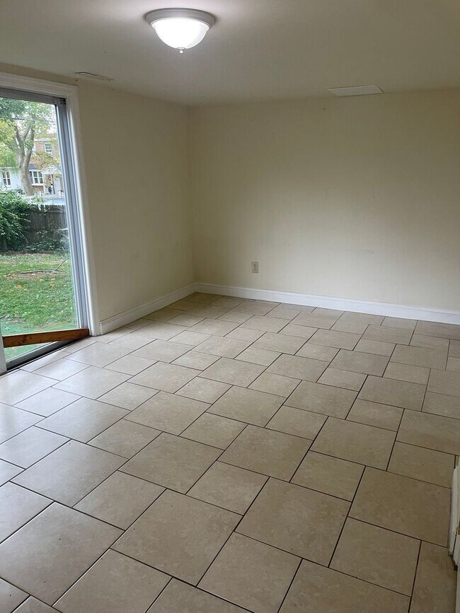 Building Photo - Alban Park Townhome
