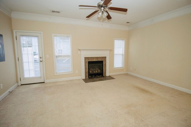 Building Photo - 2 Bedroom, 2.5 Bath Available in Hampton F...