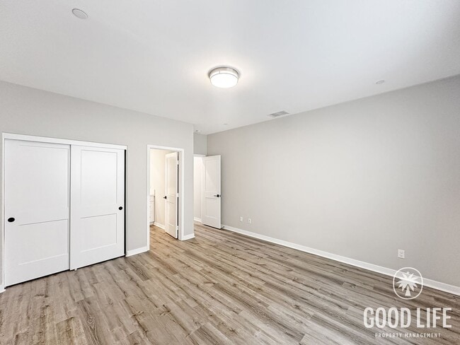 Building Photo - Beautiful 3B/3BA w/ 2 Car Garage, Washer/Dryer and Private Patio!