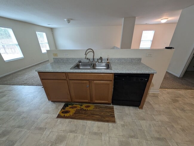 Building Photo - 204 Valleyside Dr NE