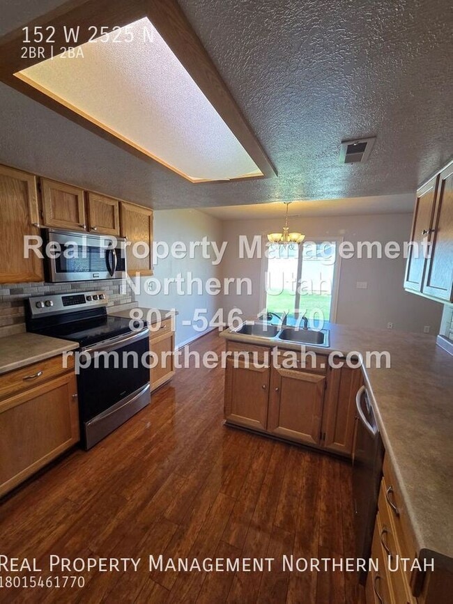 Building Photo - 152 W 2525 N