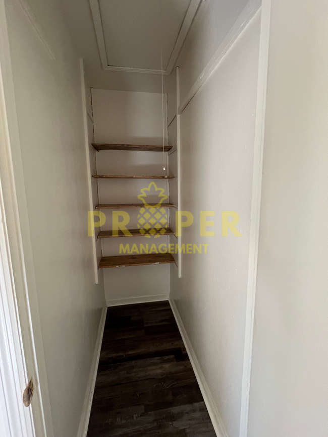 Building Photo - 2 bedrooms 1 bathroom house