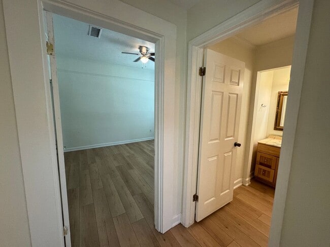 Building Photo - Downtown - Pensacola - 3 bedroom, 2 bathroom