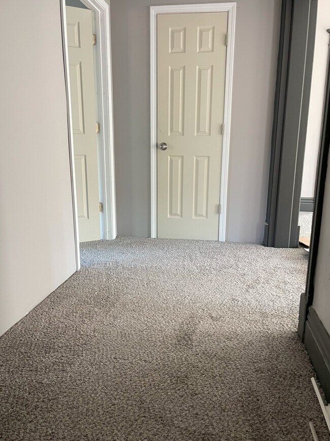 Building Photo - 407 E Center St