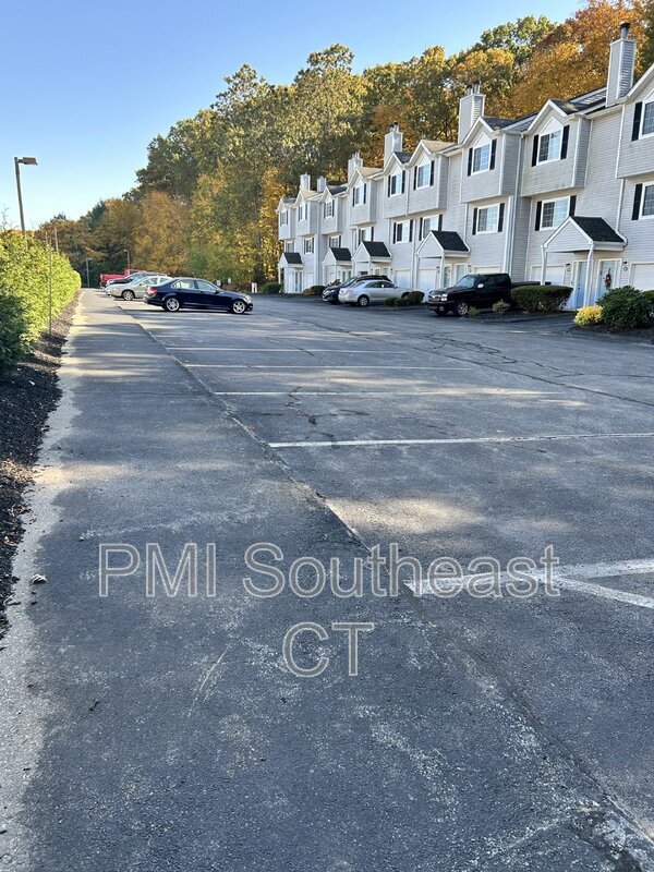 Building Photo - 310 Boston Post Rd