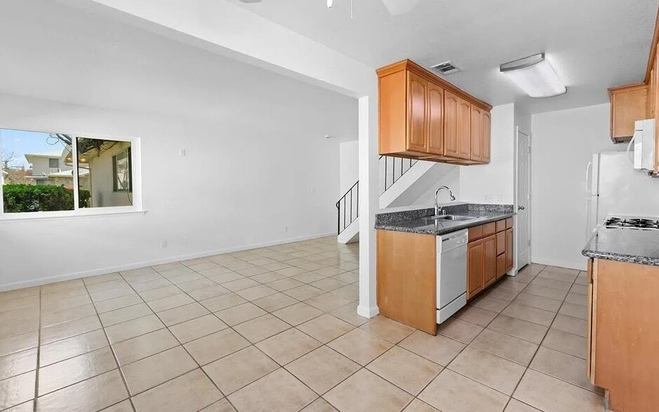 Building Photo - 3615 Sapphire Dr