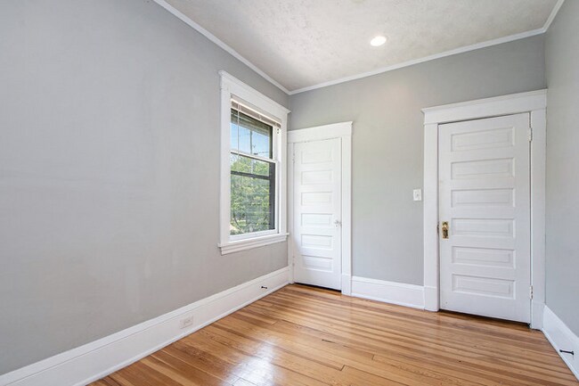 Building Photo - 456 Lafayette Ave SE