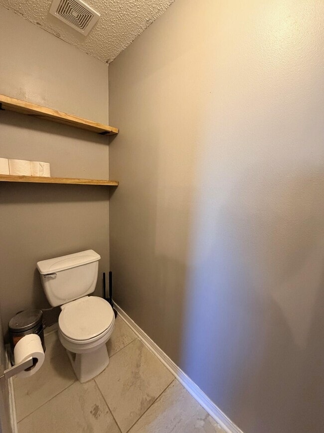 Building Photo - 205 Villacrest Dr