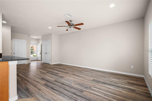 Building Photo - 1875 Sommarie Wy