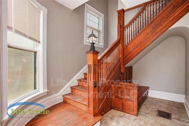 Building Photo - 248 Henry Ave SE