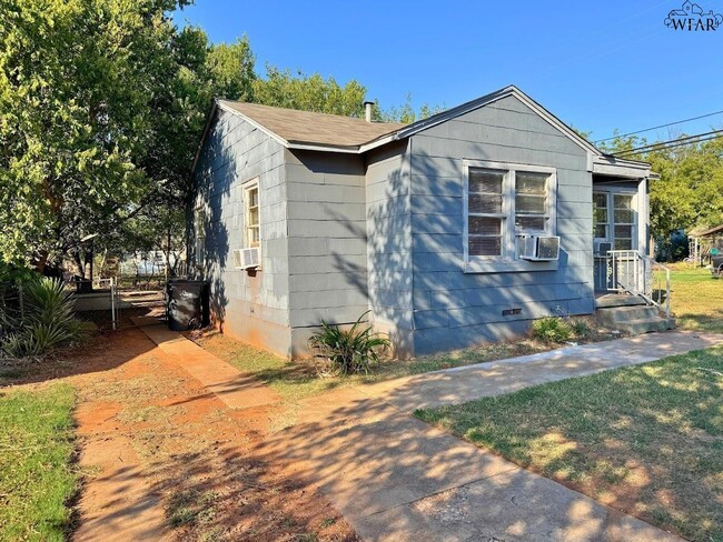 Building Photo - 1640 Osage Ave