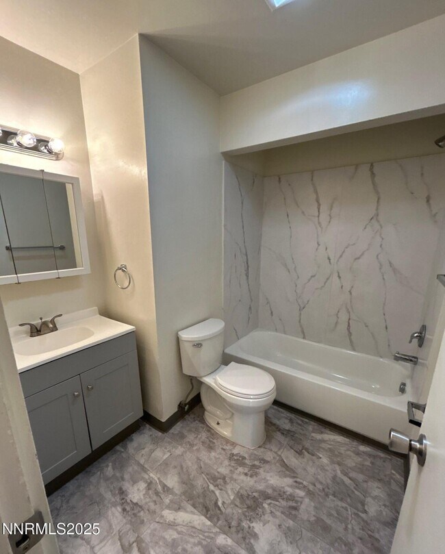 Building Photo - 236 18th St