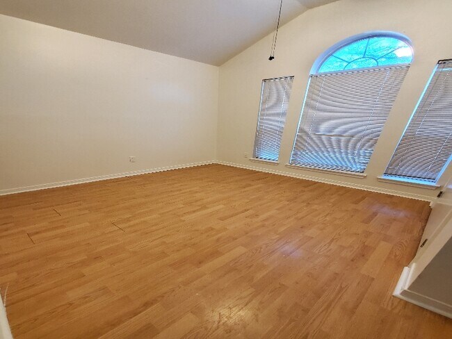 Building Photo - 1008 Shadowood Dr