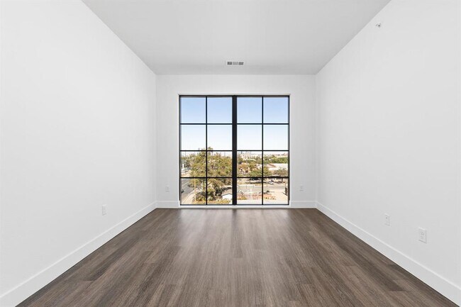 Building Photo - 4315 S Congress Ave