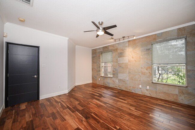 Building Photo - 146 Rocky Point Dr