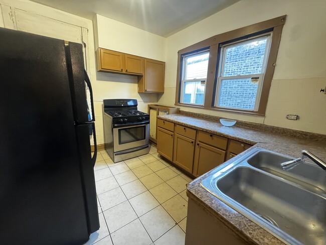 Building Photo - 8519 S Paulina St