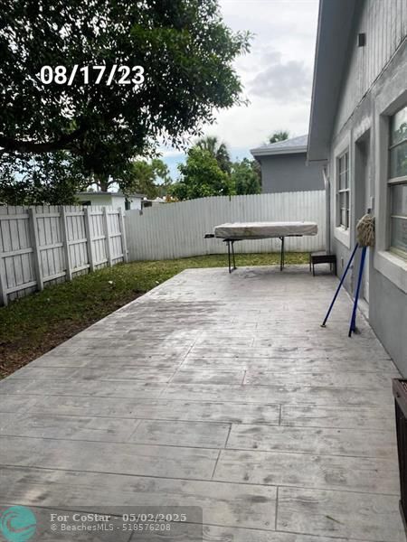 Building Photo - 831 NW 14th Way