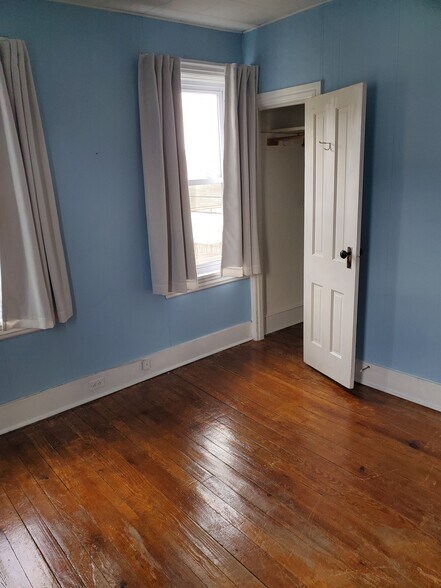 Back bedroom - 507 W Mahoning St