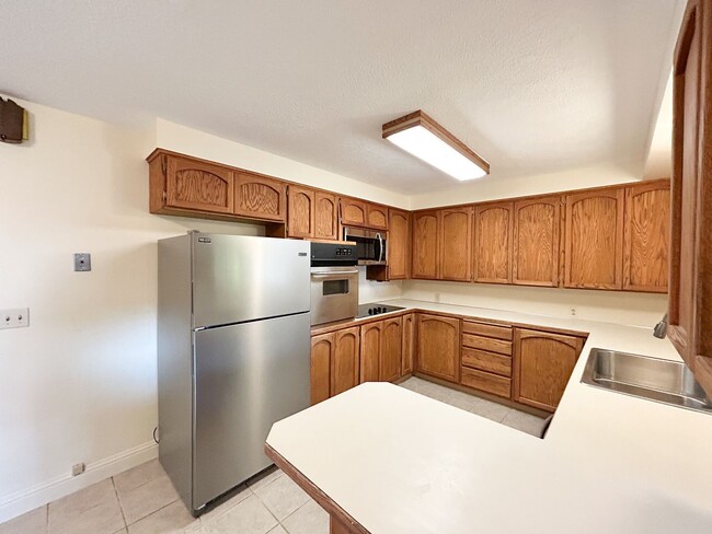 Building Photo - 3 Bedroom, 2.5 Bath House