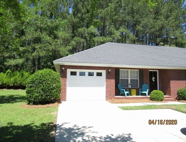 Building Photo - Landmark Pointe 3 Bedroom, 2 Bath-Lawn mai...