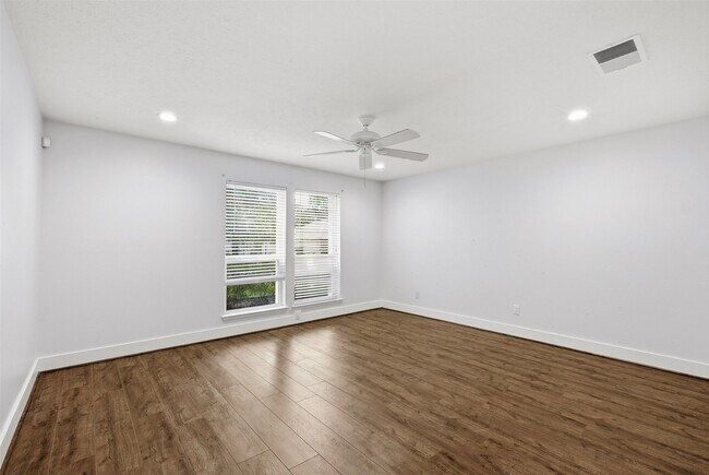 Building Photo - 3807 Glenwood Springs Dr