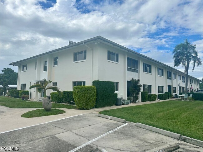 Building Photo - 4802 Tudor Dr