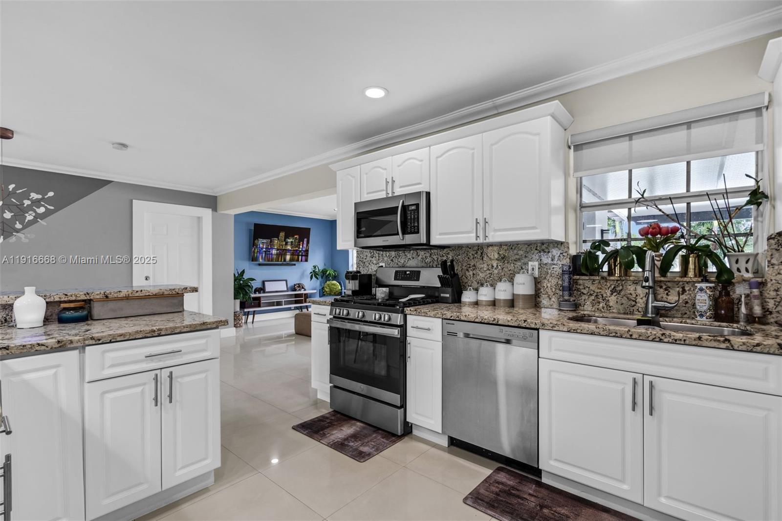 Building Photo - 1815 SW 85th Ct