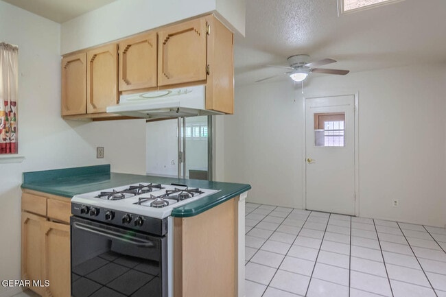 Building Photo - 2125 Pacheco Dr