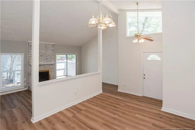 Building Photo - 2012 Lakemeadow Dr