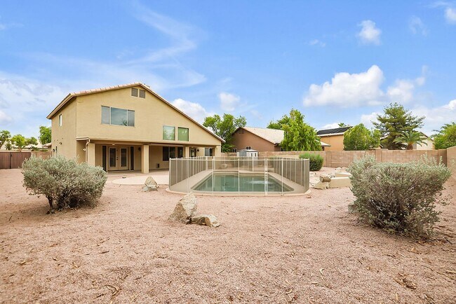 Building Photo - Beautiful Chandler home with pool!