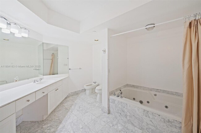 Building Photo - 3600 Yacht Club Dr