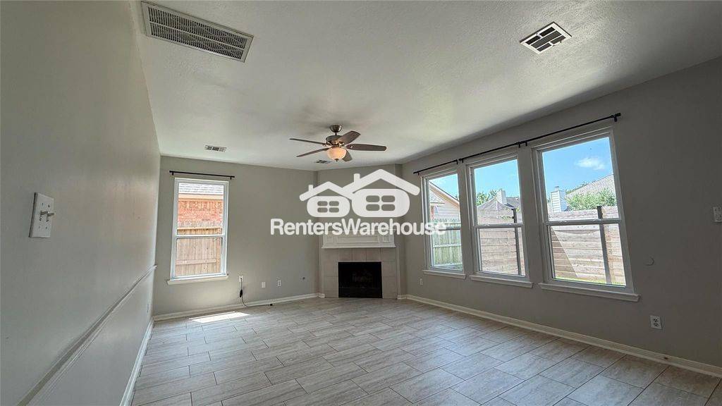 Building Photo - 7206 Bethany Bay Dr