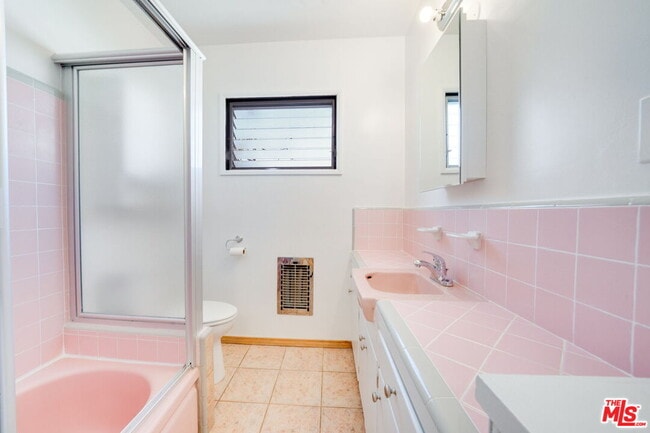 Building Photo - 1037 11th St