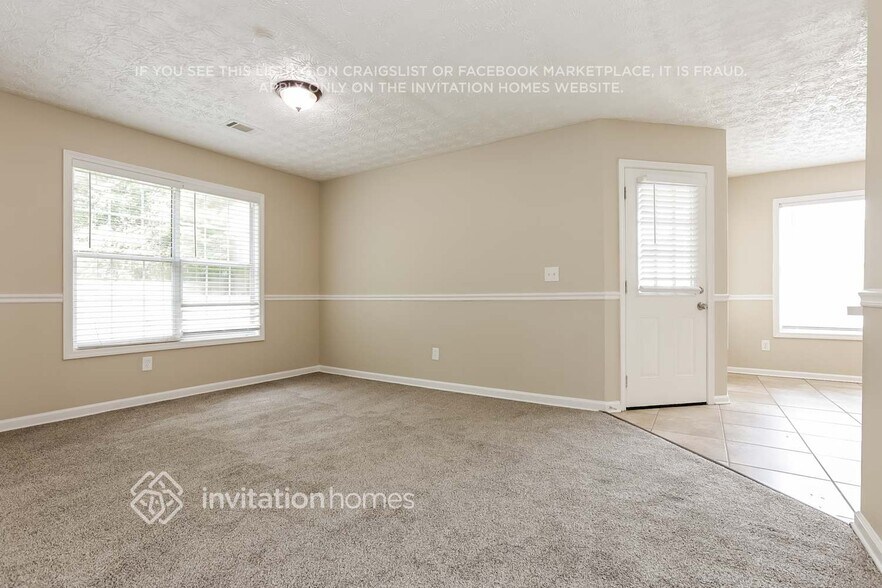 Building Photo - 3990 Piper Glen Dr NE