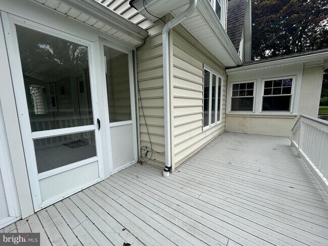 Building Photo - 29 S New Middletown Rd