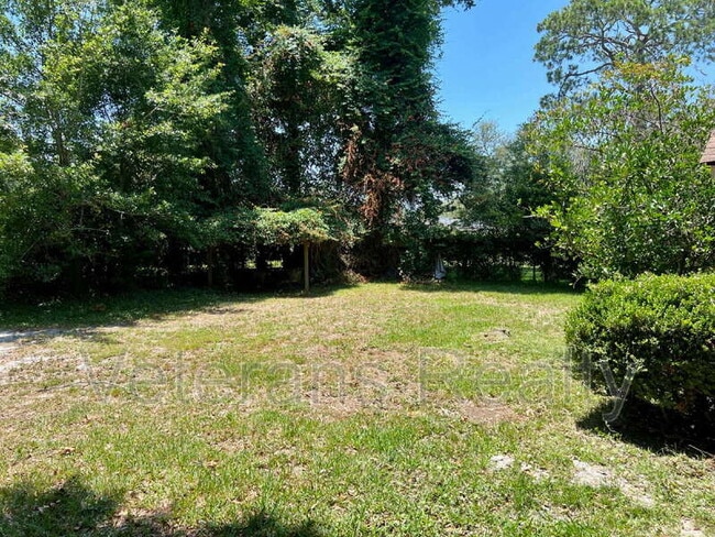 Building Photo - 2316 Demaret Dr