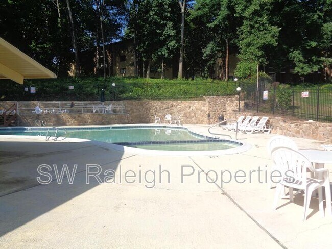 Building Photo - 1204 Schaub Dr