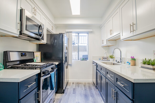 Primary Photo - Magnolia Apartments
