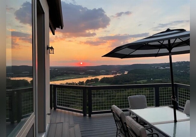 Building Photo - 5924 Lookout Mountain Dr