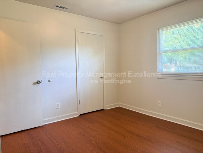 Building Photo - 419 Walton St