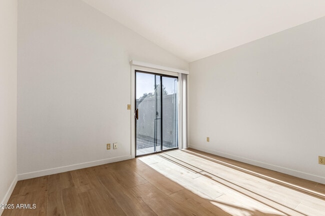 Building Photo - 768 S Martinique Dr