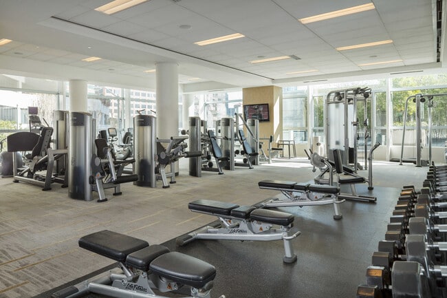 Building Photo - 301 Mission St