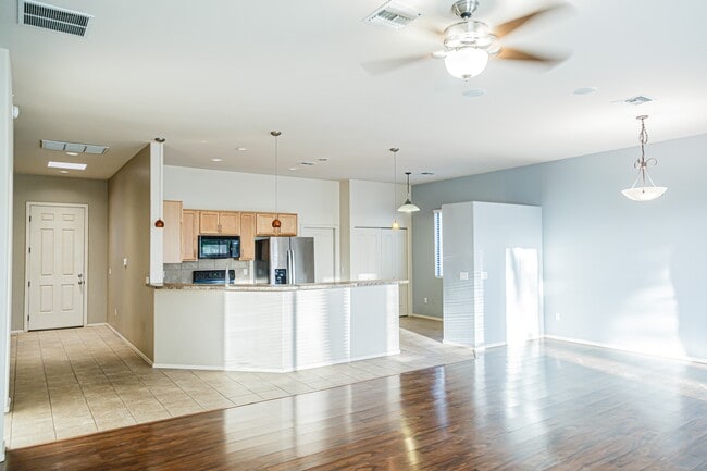 Building Photo - 7561 E Truces Pl