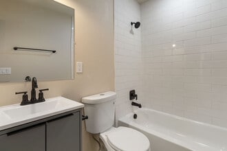 Building Photo - 4320 SW 2nd Ave