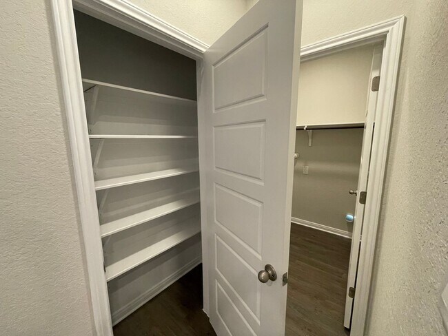 Building Photo - Luxury 3x2 Duplex in Seguin, TX!