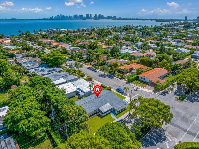 Building Photo - 1700 N Treasure Dr