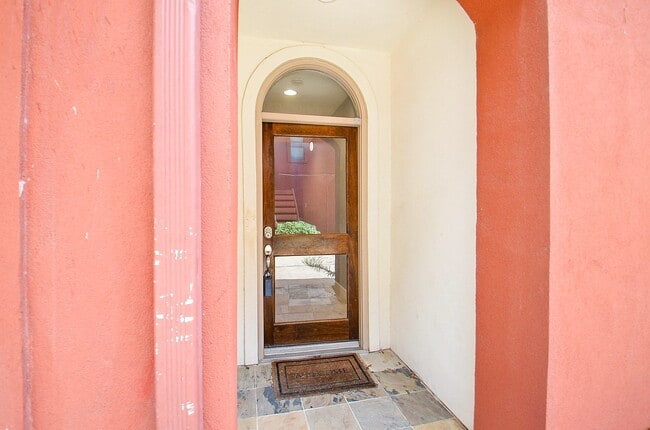 Building Photo - 408 Parker St