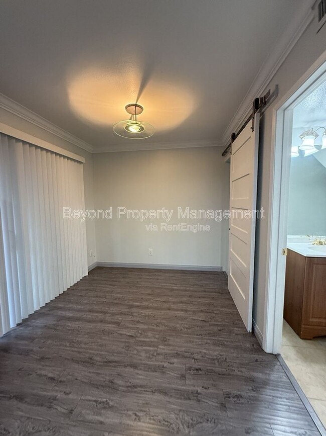 Building Photo - 8535 Paradise Valley Rd