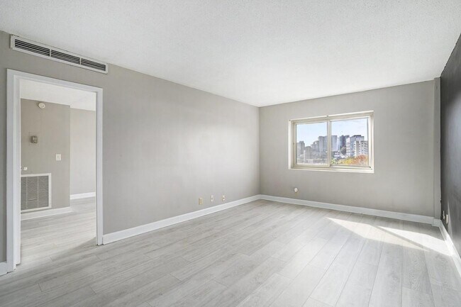 Building Photo - 2285 Peachtree Rd NE