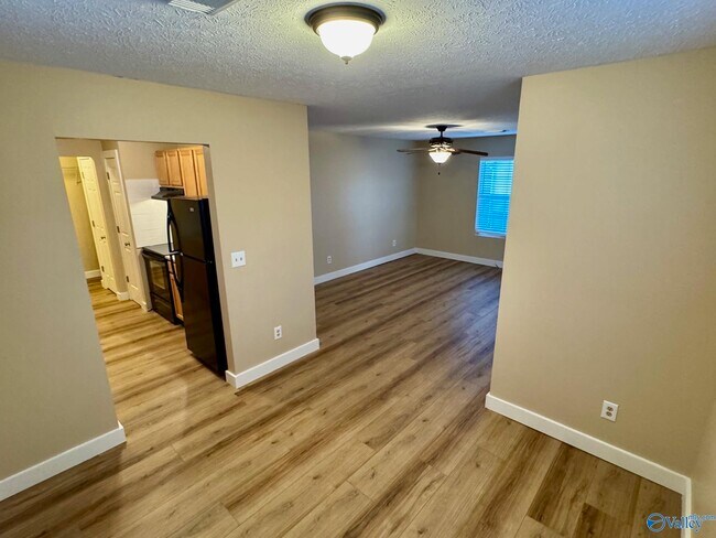 Building Photo - 4013 Pine Ave SW